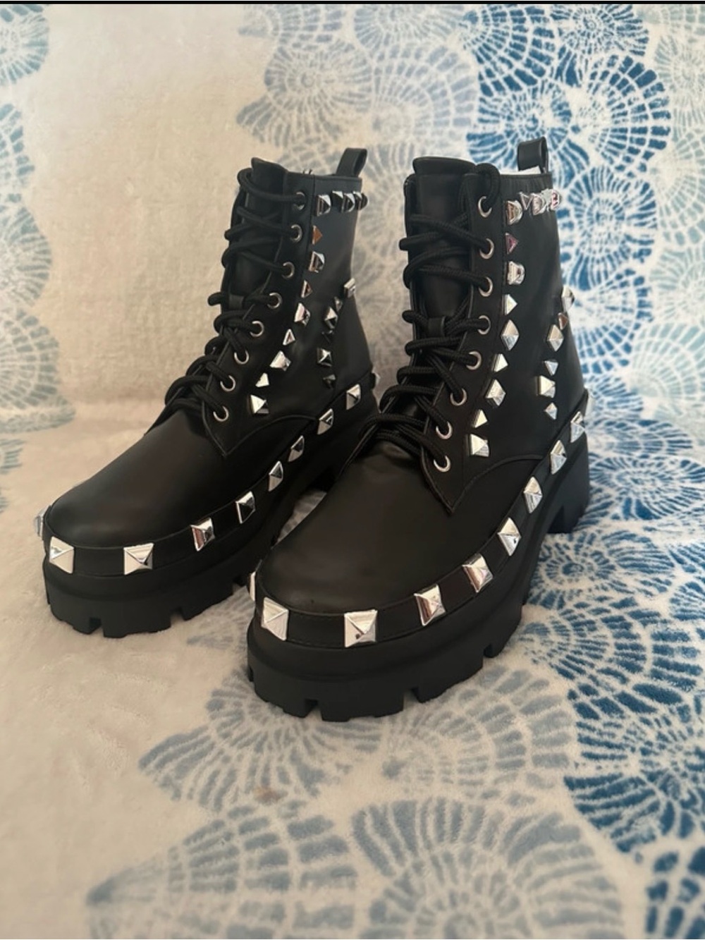 Chic  Black Studded Lace-Up Platform Boots